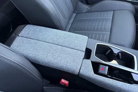  PEUGEOT E-5008 73kWh GT Auto 5dr Thumbnail #54