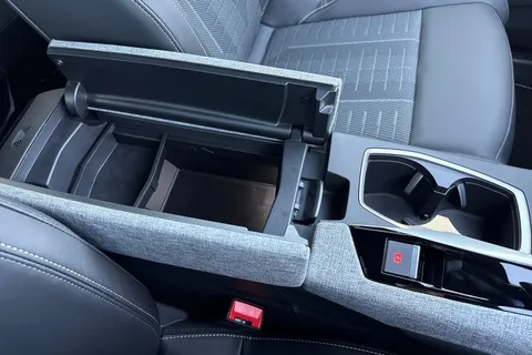  PEUGEOT E-5008 73kWh GT Auto 5dr Thumbnail #55