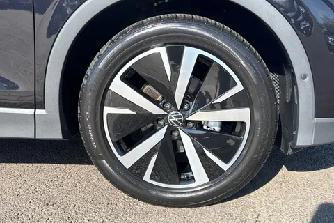 KP75MRX Volkswagen Tiguan 1.5 eTSI 150 Elegance 5dr DSG Thumbnail #10
