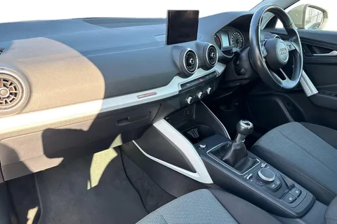 15 of 59 for Audi Q2 Technik 30 TFSI 116 PS 6-speed