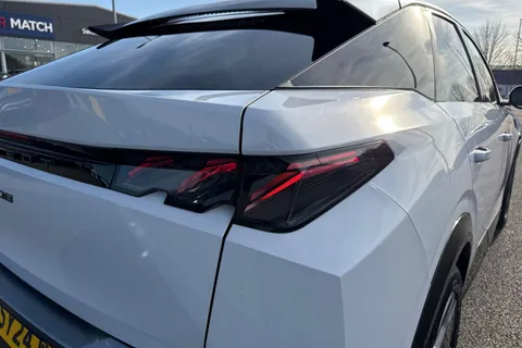 SY24WRU PEUGEOT E-3008 73kWh GT Auto 5dr Thumbnail #8