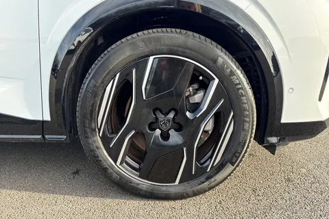 SY24WRU PEUGEOT E-3008 73kWh GT Auto 5dr Thumbnail #10