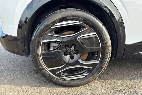 SY24WRU PEUGEOT E-3008 73kWh GT Auto 5dr Thumbnail #11