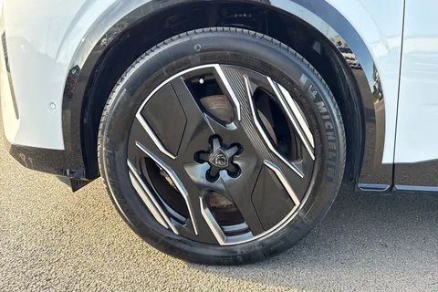 SY24WRU PEUGEOT E-3008 73kWh GT Auto 5dr Thumbnail #13