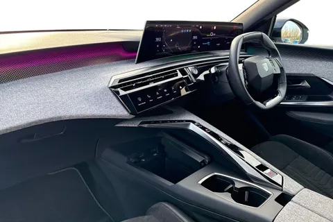 SY24WRU PEUGEOT E-3008 73kWh GT Auto 5dr Thumbnail #15