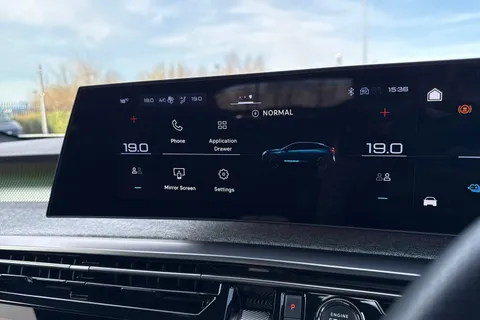 SY24WRU PEUGEOT E-3008 73kWh GT Auto 5dr Thumbnail #17