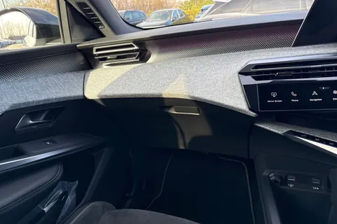 SY24WRU PEUGEOT E-3008 73kWh GT Auto 5dr Thumbnail #20