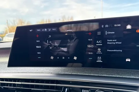 SY24WRU PEUGEOT E-3008 73kWh GT Auto 5dr Thumbnail #22