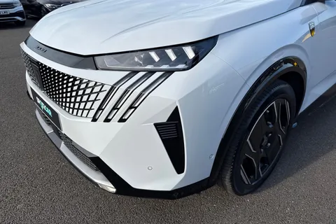 SY24WRU PEUGEOT E-3008 73kWh GT Auto 5dr Thumbnail #26