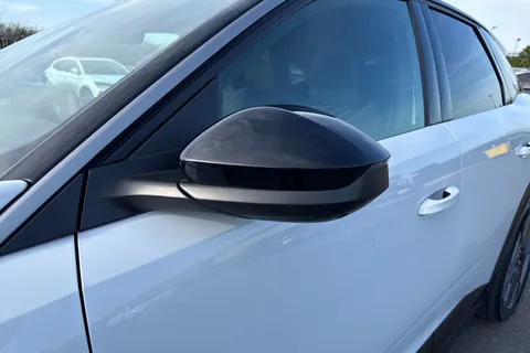 SY24WRU PEUGEOT E-3008 73kWh GT Auto 5dr Thumbnail #28