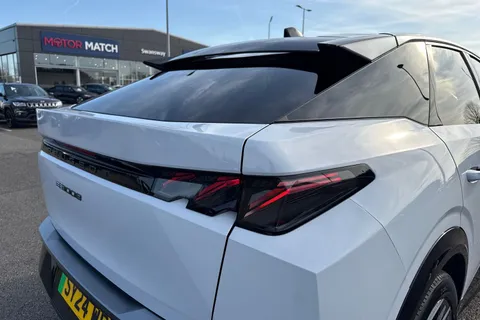 SY24WRU PEUGEOT E-3008 73kWh GT Auto 5dr Thumbnail #31