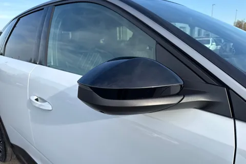 SY24WRU PEUGEOT E-3008 73kWh GT Auto 5dr Thumbnail #35