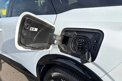 SY24WRU PEUGEOT E-3008 73kWh GT Auto 5dr Thumbnail #38