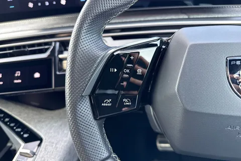 SY24WRU PEUGEOT E-3008 73kWh GT Auto 5dr Thumbnail #40