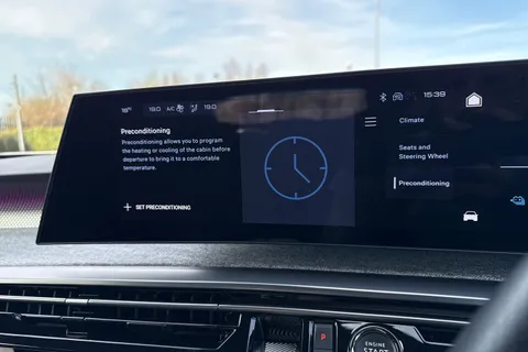 SY24WRU PEUGEOT E-3008 73kWh GT Auto 5dr Thumbnail #55