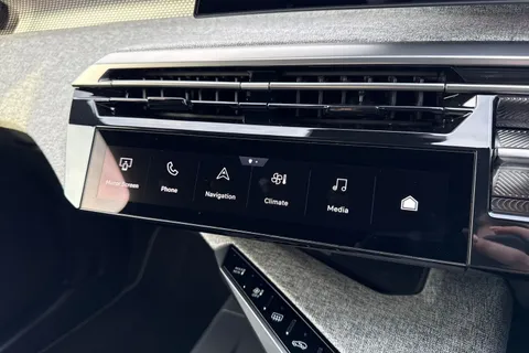 SY24WRU PEUGEOT E-3008 73kWh GT Auto 5dr Thumbnail #57