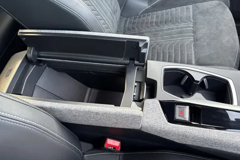 SY24WRU PEUGEOT E-3008 73kWh GT Auto 5dr Thumbnail #61