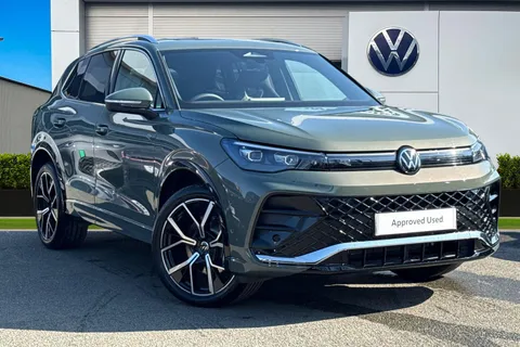 DC25WUW Volkswagen Tiguan 1.5 TSI 272 eHybrid R-Line 5dr DSG | Panoramic Sunroof | Heated Seats Thumbnail #2