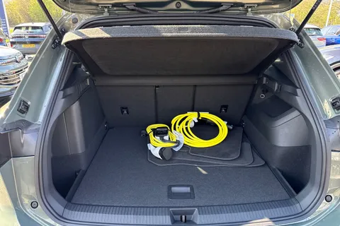 DC25WUW Volkswagen Tiguan 1.5 TSI 272 eHybrid R-Line 5dr DSG | Panoramic Sunroof | Heated Seats Thumbnail #8