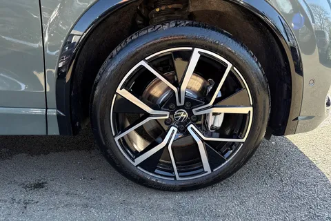 DC25WUW Volkswagen Tiguan 1.5 TSI 272 eHybrid R-Line 5dr DSG | Panoramic Sunroof | Heated Seats Thumbnail #11