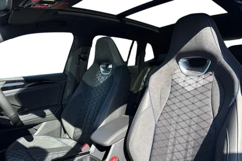 DC25WUW Volkswagen Tiguan 1.5 TSI 272 eHybrid R-Line 5dr DSG | Panoramic Sunroof | Heated Seats Thumbnail #17