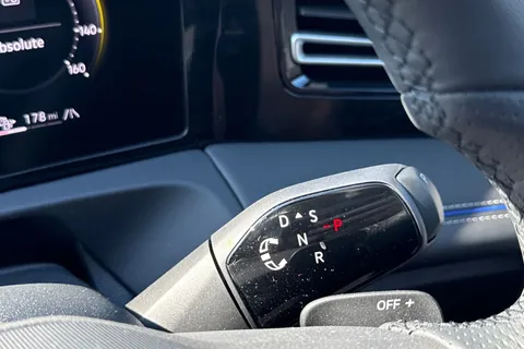 DC25WUW Volkswagen Tiguan 1.5 TSI 272 eHybrid R-Line 5dr DSG | Panoramic Sunroof | Heated Seats Thumbnail #24