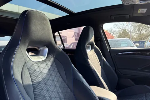 DC25WUW Volkswagen Tiguan 1.5 TSI 272 eHybrid R-Line 5dr DSG | Panoramic Sunroof | Heated Seats Thumbnail #25