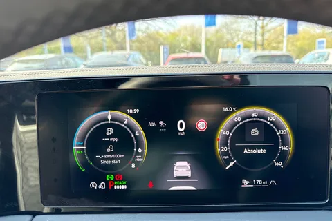 DC25WUW Volkswagen Tiguan 1.5 TSI 272 eHybrid R-Line 5dr DSG | Panoramic Sunroof | Heated Seats Thumbnail #27