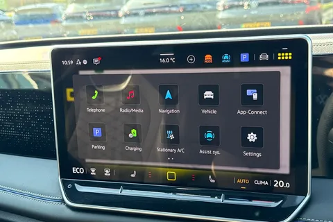 DC25WUW Volkswagen Tiguan 1.5 TSI 272 eHybrid R-Line 5dr DSG | Panoramic Sunroof | Heated Seats Thumbnail #28