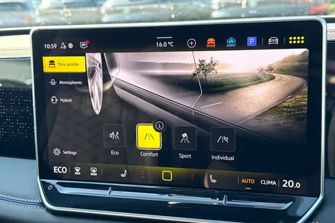 DC25WUW Volkswagen Tiguan 1.5 TSI 272 eHybrid R-Line 5dr DSG | Panoramic Sunroof | Heated Seats Thumbnail #31