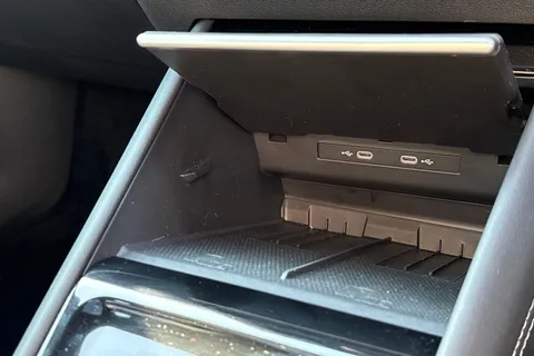 DC25WUW Volkswagen Tiguan 1.5 TSI 272 eHybrid R-Line 5dr DSG | Panoramic Sunroof | Heated Seats Thumbnail #38