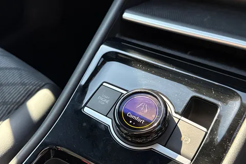 DC25WUW Volkswagen Tiguan 1.5 TSI 272 eHybrid R-Line 5dr DSG | Panoramic Sunroof | Heated Seats Thumbnail #39