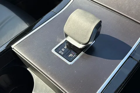 DU75YPG Land Rover Range Rover Evoque 2.0 D200 Dynamic SE 5dr Thumbnail #15