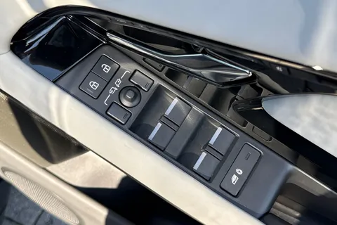 DU75YPG Land Rover Range Rover Evoque 2.0 D200 Dynamic SE 5dr Thumbnail #27