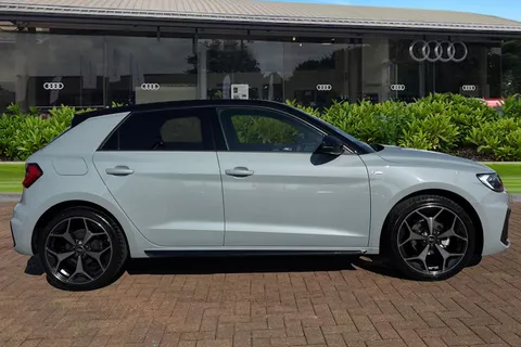  Audi A1 1.0 TFSI 25 Black Edition Sportback S Tronic Euro 6 (s/s) 5dr Thumbnail #4