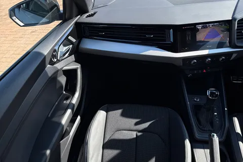  Audi A1 1.0 TFSI 25 Black Edition Sportback S Tronic Euro 6 (s/s) 5dr Thumbnail #20