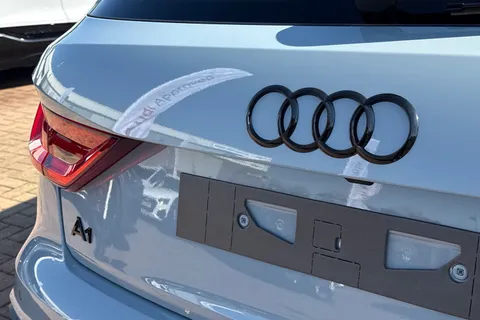  Audi A1 1.0 TFSI 25 Black Edition Sportback S Tronic Euro 6 (s/s) 5dr Thumbnail #39