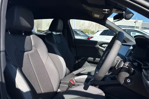  Audi A1 1.0 TFSI 25 Black Edition Sportback S Tronic Euro 6 (s/s) 5dr Thumbnail #45