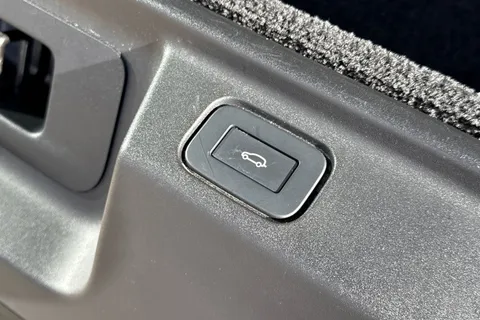 KP24CGF Land Rover Range Rover 3.0 D300 HSE 5dr Thumbnail #39