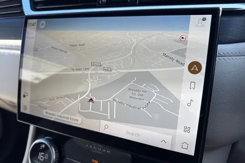 WN22VLE Jaguar F-Pace 2.0 P250i R-Dynamic Black Auto AWD Euro 6 (s/s) 5dr Thumbnail #13