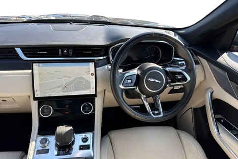 WN22VLE Jaguar F-Pace 2.0 P250i R-Dynamic Black Auto AWD Euro 6 (s/s) 5dr Thumbnail #14
