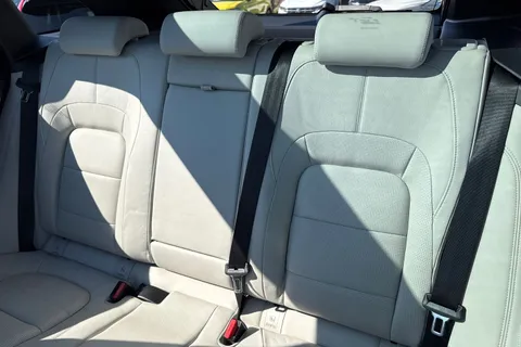 WN22VLE Jaguar F-Pace 2.0 P250i R-Dynamic Black Auto AWD Euro 6 (s/s) 5dr Thumbnail #15