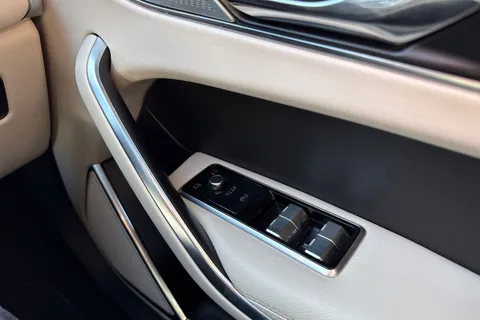 WN22VLE Jaguar F-Pace 2.0 P250i R-Dynamic Black Auto AWD Euro 6 (s/s) 5dr Thumbnail #19