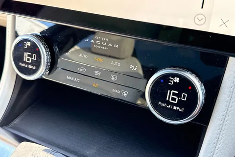 WN22VLE Jaguar F-Pace 2.0 P250i R-Dynamic Black Auto AWD Euro 6 (s/s) 5dr Thumbnail #20