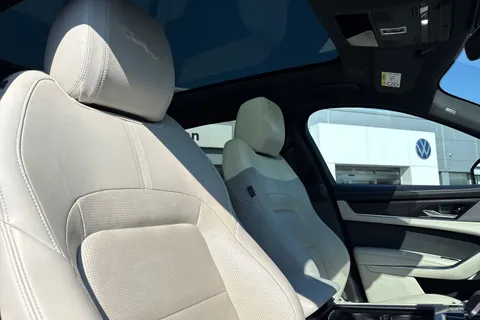 WN22VLE Jaguar F-Pace 2.0 P250i R-Dynamic Black Auto AWD Euro 6 (s/s) 5dr Thumbnail #22