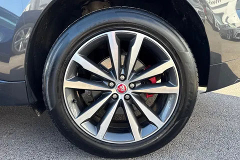WN22VLE Jaguar F-Pace 2.0 P250i R-Dynamic Black Auto AWD Euro 6 (s/s) 5dr Thumbnail #23
