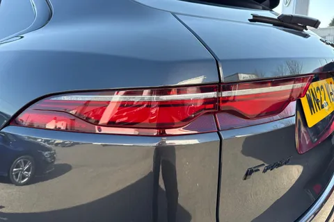WN22VLE Jaguar F-Pace 2.0 P250i R-Dynamic Black Auto AWD Euro 6 (s/s) 5dr Thumbnail #26