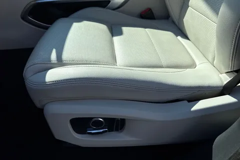 WN22VLE Jaguar F-Pace 2.0 P250i R-Dynamic Black Auto AWD Euro 6 (s/s) 5dr Thumbnail #40