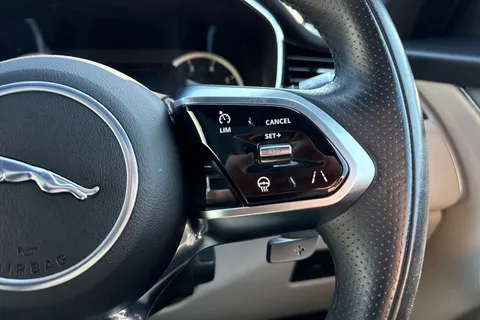 WN22VLE Jaguar F-Pace 2.0 P250i R-Dynamic Black Auto AWD Euro 6 (s/s) 5dr Thumbnail #47