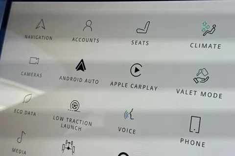 WN22VLE Jaguar F-Pace 2.0 P250i R-Dynamic Black Auto AWD Euro 6 (s/s) 5dr Thumbnail #54